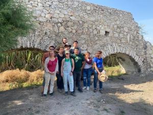 Group photo of volunteers after a journey at the aqueduct Photo